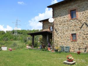 A garden outside Holiday Home in Canossa with Swimming Pool Garden and Patio