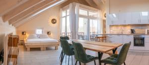 a kitchen and dining room with a table and chairs at Ferienwohnungen Gut Mischenried in Weßling
