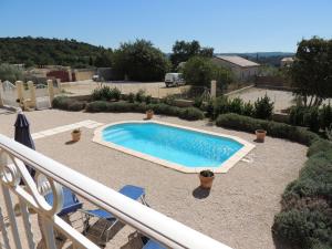 Piscina a Villa with swimming pool and valley view o a prop