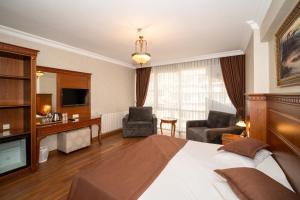 a bedroom with a bed and a living room at Hotel Blisstanbul in Istanbul