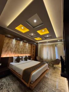 a bedroom with a large bed in a room at Hotel White Rock in Bangalore +51 photos