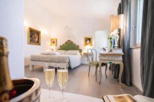 a bedroom with two glasses of champagne at Country Lodge B&B in Siena