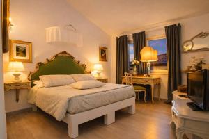 a bedroom with a bed and a desk and a television at Country Lodge B&B in Siena +245 photos