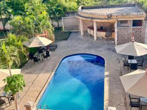 an overhead view of a swimming pool with umbrellas at Diani Exquisite 3BR in Ukunda