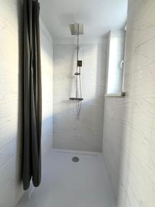 a bathroom with a shower with a shower curtain at Pokoje Chojnice in Chojnice