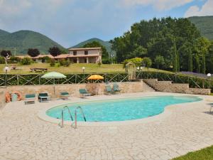 Foto dalla galleria di Cozy Farmhouse in Casperia with Swimming Pool a Casperia