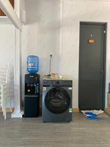 a washing machine and a washer in a room at Ruby House beachfront Đồi Dương La Gi in Lagi