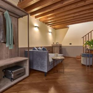 a living room with a couch and a table at Residenza Favaro in Venice