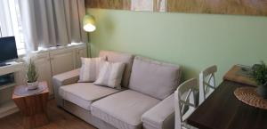 a living room with a white couch and a table at App-Wilhelmine-Haus-CoOp in Westerland