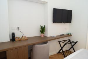 a desk in a room with a television on a wall at Cala Bianca in Trani +61 photos