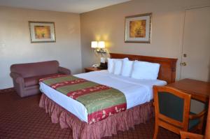 Postel nebo postele na pokoji v ubytování Americas Best Value Inn Crosstimbers