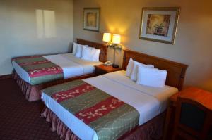 Postel nebo postele na pokoji v ubytování Americas Best Value Inn Crosstimbers
