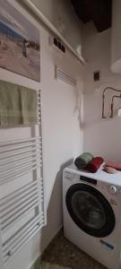 a washer and dryer in a white room at Napsugár Vendégház Nagylóc in Nagylóc