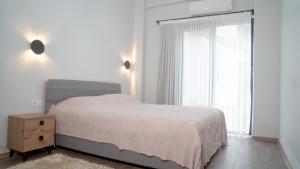 a white bedroom with a bed and a window at View Guest House in Geyikbayırı