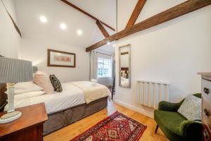 a bedroom with a bed and a couch in a room at Eagle's Nest in Worplesdon +35 photos