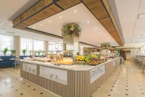 a cafeteria with a buffet of fruits and vegetables at Hotel Parasol by Dorobe in Torremolinos