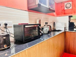 a microwave oven sitting on top of a kitchen counter at Coral Bay Villa in Pottuvil
