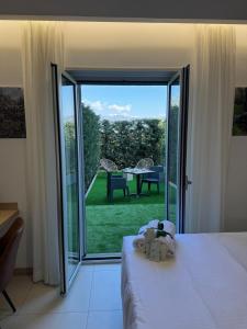a bedroom with a bed and a view of a patio at Hotel Floris in Rende