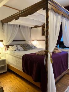a bedroom with a canopy bed with curtains at Spa For Hjo in Hjo