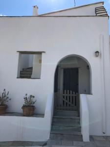 a stairway leading to a white building at To Diko Mas House in Stení
