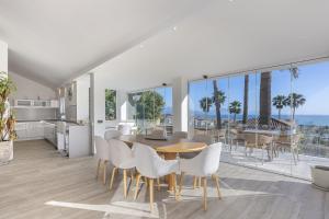 a kitchen and dining room with a table and chairs at Stunning 5-Bed Villa with Private Pool in Manilva