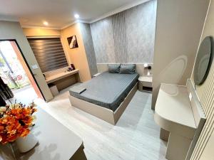 a small room with a bed and a bathroom at Hưng Phát Hotel 2 - Gadren in Phú Lợi +29 photos