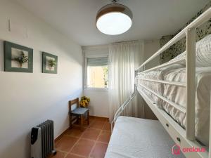 a bedroom with a bunk bed and a window at El Embarcadero in Oropesa del Mar