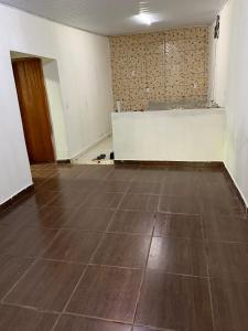 an empty room with a wooden floor at Casa para MotoGP in Goiânia