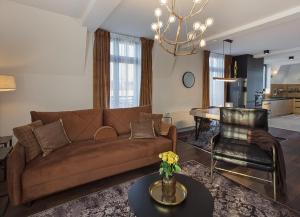 a living room with a couch and a table at Loft Gryfita - butikowy blisko plaży, 2-poziomowy in Szczecinek