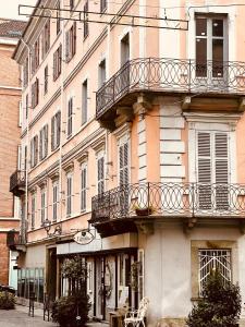a large building with balconies on the side of it at Appartamento in centro storico "La Casa di Cri" in Asti