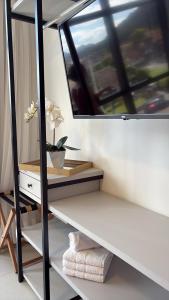 a room with a shelf with a window at Apartamento Dein Haus in Pomerode