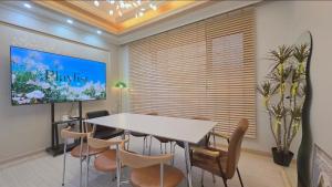 a dining room with a white table and chairs at Daegu-station 동성로 GoodLuck STAY in Daegu