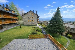 an aerial view of a house with a yard at Llívia Sky Valley in Llivia