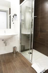 Victor Hotel tesisinde bir banyo +28 fotoğraf