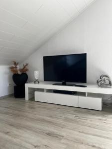 a flat screen tv sitting on a white entertainment center at Heimglück mit Ipf & Ruine in Bopfingen