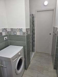 a washing machine in a bathroom with a shower at Ampia terrazza privata a due passi da Pizzo e Tropea in Vibo Valentia Marina +9 photos