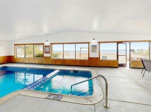 a swimming pool with a view of the ocean at Oscoda Lakeside Hotel in Oscoda