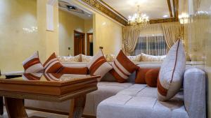 a living room with a couch and pillows at Appartements Luxe Simo in Fez