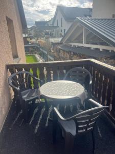 a table and two chairs on a balcony at Beti Apartment in Nentershausen