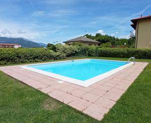 a swimming pool in the middle of a yard at Belmonte Holiday Apartment in Brezzo