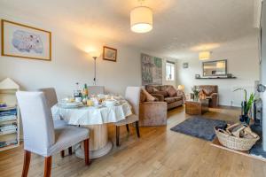 a living room with a dining table and a living room at 3 Bed in Stratford St. Andrew oc-swint in Farnham