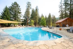 a large swimming pool in a yard with a cabin at Sleeping Lady Mountain Resort & Spa in Leavenworth