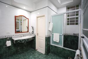 a bathroom with a sink and a shower and a mirror at Hotel A&B Internacional in Buenos Aires
