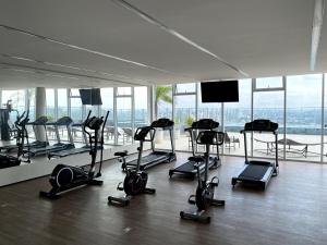 a gym with a bunch of exercise bikes in a room at Central Studio in the metro Butantã in São Paulo