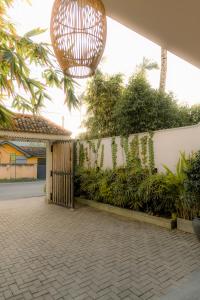 a courtyard with a fence and a gate with plants at Cafe San-Khara in Ahangama +52 photos