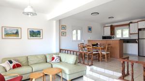 a living room with a couch and a kitchen at Aquarius Kefalonia in Pesádha