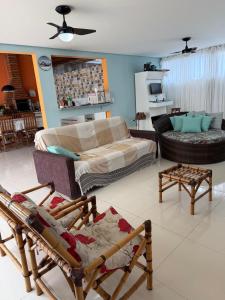 a living room with a bed and a couch at Casa em Condomínio in Bertioga