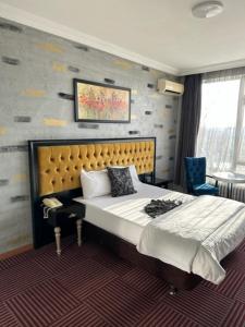 a bedroom with a large bed in a room at ANKARA EFEs OTEL in Altındağ