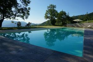 a swimming pool with a view of the mountains at B&B Casa Lupi in Ronchi