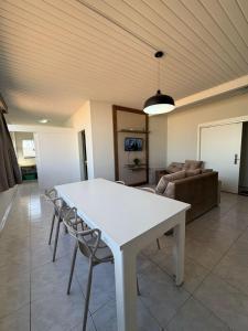 a white table and chairs in a living room at Loft J&C 01 in Primavera do Leste